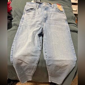 Women’s Levi’s size 31 NWT